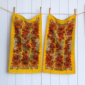 NOS Set of 2 Vintage 70's Floral Print 100% Linen Tea Towel